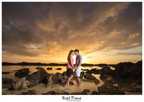 Creative Fun Hawaii Sunset Couple Photography by RIGHT FRAME PHOTOGRAPHY