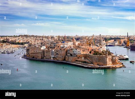 Valletta Malta Vista Desde Los Jardines Del Alto Barrakka Birgu O