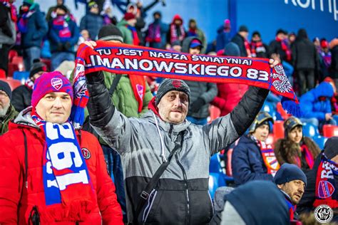 Mistrz Polski stracił punkty na własnym stadionie Raków wyszarpał