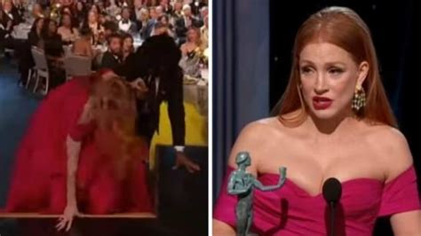 Sag Awards 2023 Jessica Chastian Falls On Stage Calls It