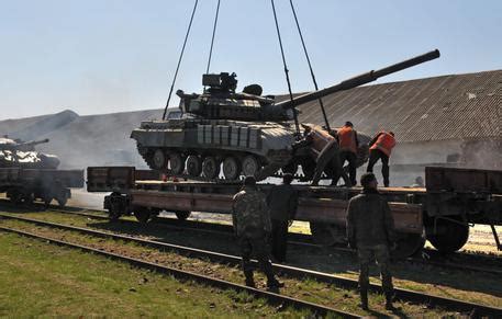 Ucraina Mosca Ritira Le Truppe Dal Confine