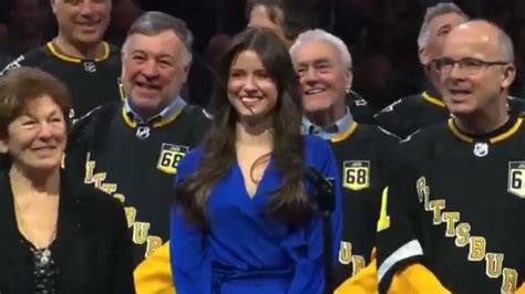 52 Year Old Jaromir Jagr Roasts His 29 Year Old Wife During Ceremony