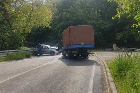 Sudar Automobila I Kamiona U Banjaluci Dvije Osobe Povrije Ene