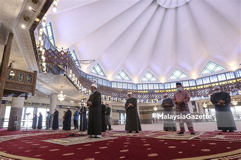 Masjid Negara Tunaikan Solat Jumaat Dengan Pengawasan Ketat