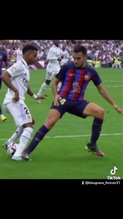 Al Real Madrid Si Le Pitan Penaltis Y Al Barça No Polemica Elclasico Youtube