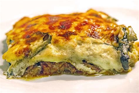 Moussaka Griechischer Auberginenauflauf Mit Hackfleisch