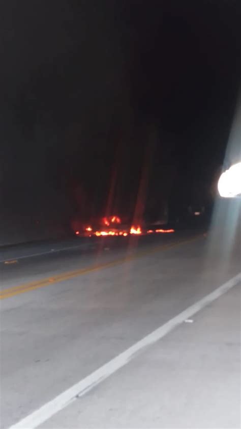 Se Incendia Un Autom Vil En T Nel Sobre La Autopista Mazatl N Durango