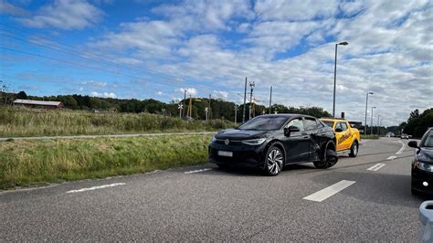 Krock på alternativ väg vid Hallernaleden efter raset i Stenungsund