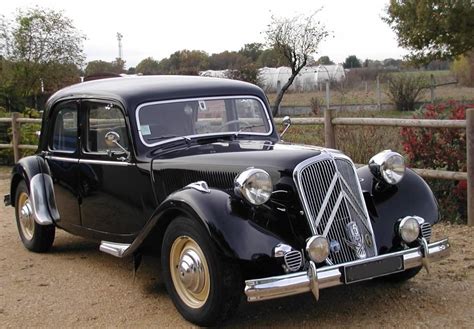 Location Citroën traction 15 six 1951 noire 1951 noire Corne