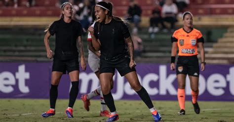 Corinthians vence Majestoso de virada no Paulistão Feminino