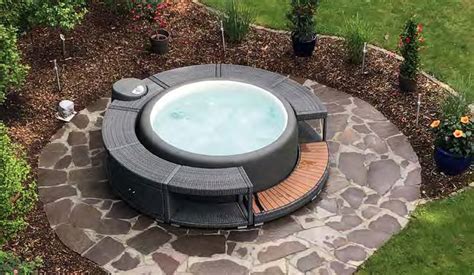 Winterfester Outdoor Whirlpool Softub SPORTSTER für 1 2 Personen