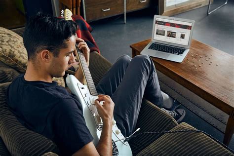 Fender Lan A Aplicativo De Aulas De Guitarra Online Para Manter