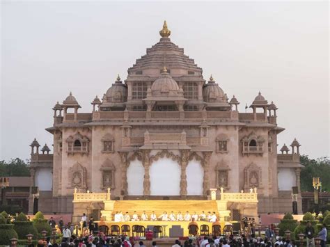 Akshardham Temple Gandhinagar Guide | Timings, Poojas & History