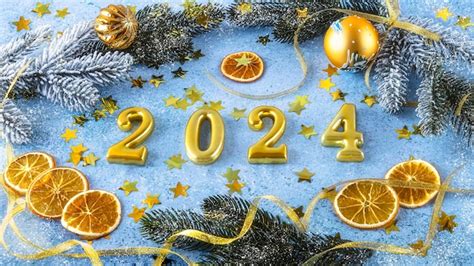 Ano novo e fundo de natal números dourados 2024 e decoração festiva