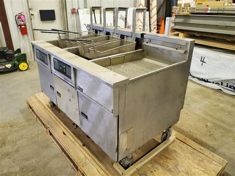 Pitco Se Electric Solstice Fryers W Bread Batter Cabinet Dump