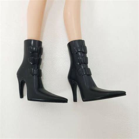 Bratz Nude Doll Mga Red Hair With Black Strands Blue Eyes W Black Boots