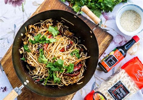 Makaron Chow Mein Z Warzywami Rozkoszny I House Of Asia