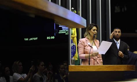 Bastava Me Pedir Diz Michelle Bolsonaro Sobre Decisão De Moraes Pela