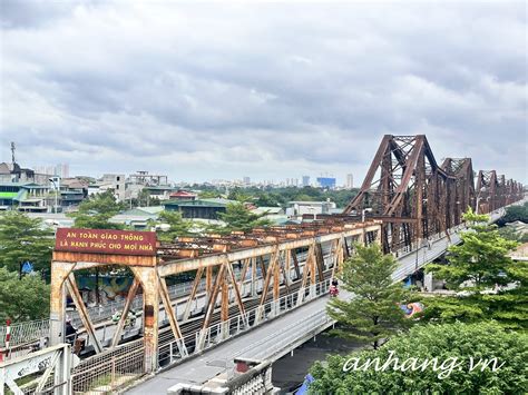 Trên nhịp cầu Long Biên lộng gió - AnHang.Vn