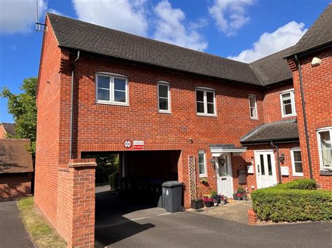 Hillside Close Stratford Upon Avon 2 Bed Apartment For Sale 185 000