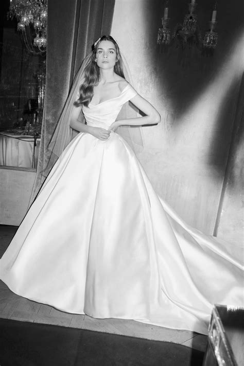 Bridal 2019 FS Tiefe Ausschnitte Vogue Germany Wedding Dress Trumpet