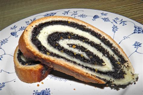 Docaitta Lifestyle Recipe Old World Poppy Seed Roll