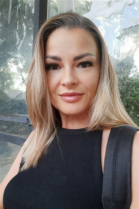 Beautiful Olga Y O From Nikolaev With Blonde Hair Id Ladadate