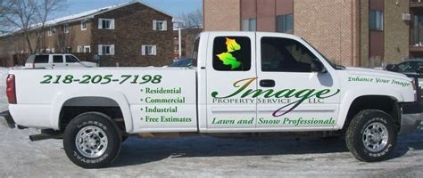 Hows This Truck Grafic Design ™ Lawn Care