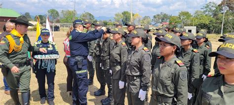 Huila Jóvenes juraron bandera como auxiliares de Policía