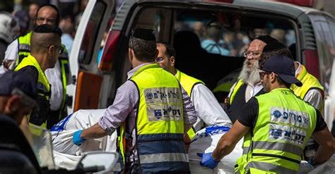 Gerusalemme Auto Contro La Fermata Dei Bus 11 Feriti La Polizia