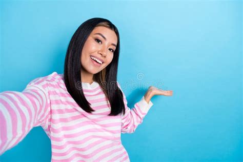 Photo Of Excited Pretty Girl Dressed Pink Pullover Holding Arm Palm