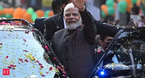 Pm Modi Road Show News Pm Modi Holds Mega Roadshow In Delhi Arrives At Ndmc Center For Bjps