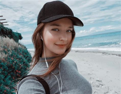 Hot girl Nga theo phong cách Hàn Quốc nổi tiếng mạng Gương mặt trẻ ZNEWS VN