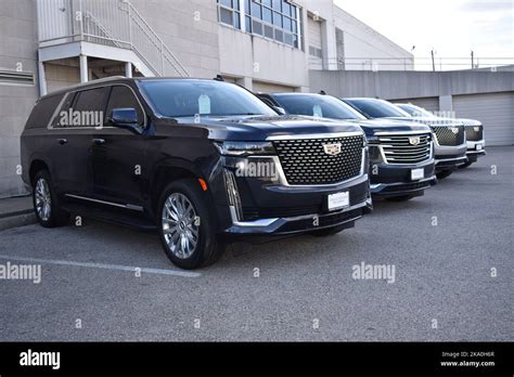 Cadillac Escalade Off Road Hi Res Stock Photography And Images Alamy