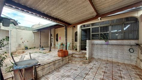 Casa residencial disponível no bairro Cidade Jardim em Uberlândia MG