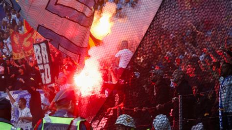 Kaosscener under matchen mellan AIK och Malmö FF