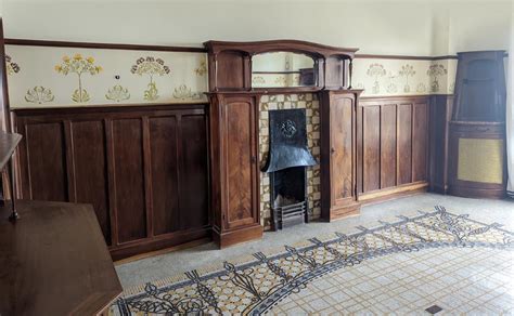 Boiserie de style Art Nouveau en acajou avec cheminée Pièce de boiseries