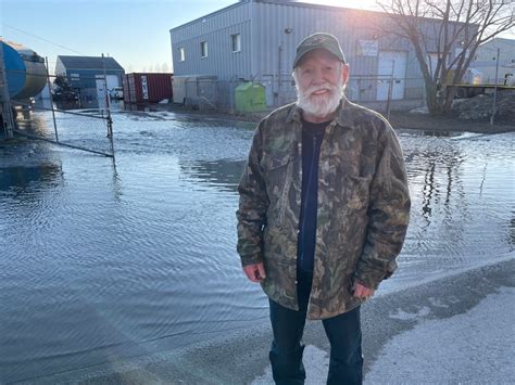 Montreal On Spring Flood Alert As Water Levels Climb Cbc News