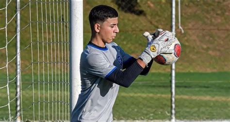 Talento Goleiro De Anos Do Serrano De Petr Polis Contratado Pelo