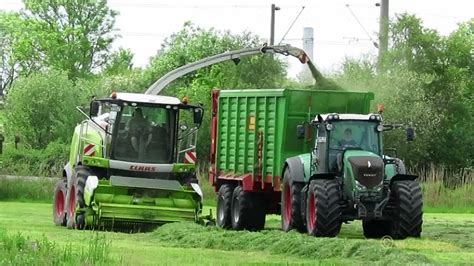 Claas Jaguar 950 Selbstfahrender Häcksler in voller Aktion Full action