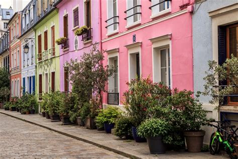 París la historia y los secretos de la calle Crémieux la más