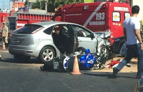 G1 Casal Fica Ferido Em Acidente Entre Moto E Dois Carros Em Goiânia