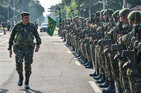 Comandante do Exército Brasileiro realiza visita oficial ao Comando