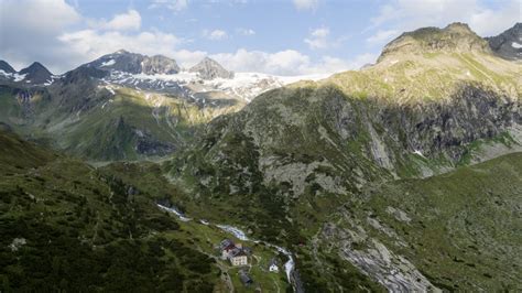 Berliner Höhenweg Weitwanderweg im Zillertal Tirol in Österreich