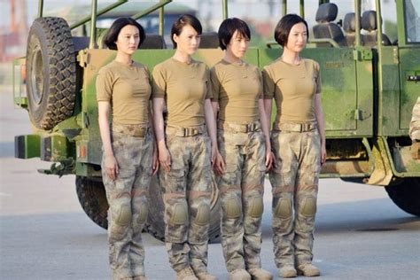 “穿着过于性感暴露”的女兵电视剧 组图 女兵 火凤凰 凤凰娱乐