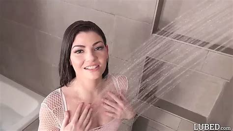 Absolutely Naked Shower FFFM Groupsex