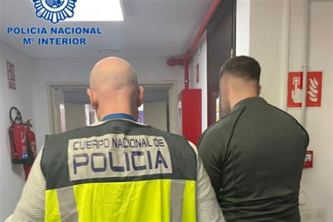 La Polic A Nacional Detiene A Dos Hombres Por Un Asalto Con Armas