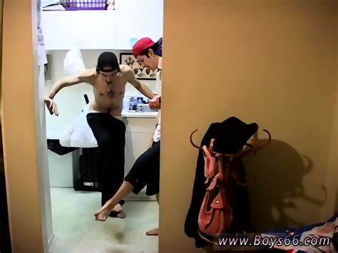 Aussie Men Piss Spy Gay Ian Dustin Desperate To Piss