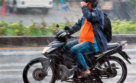 5 Consejos Para Conducir Tu Moto Con Lluvia Con Total Seguridad