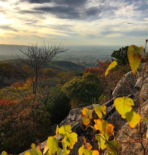 Fall colors on Storm King Mountain (1 hour north of NYC) in the Hudson ...